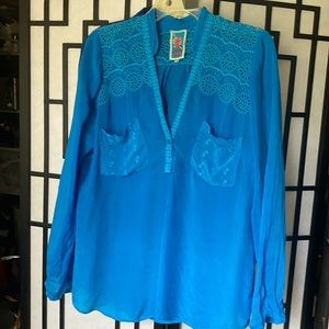 JOHNNY WAS eyelet blue cuota yay on blouse Size M